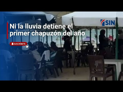 Ni la lluvia detiene el primer chapuzón del año en Boca Chica