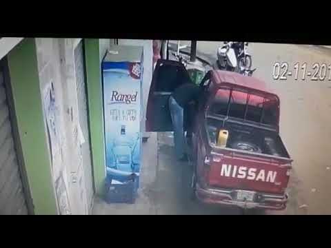 Hombres se enfrentan con armas de fuego
