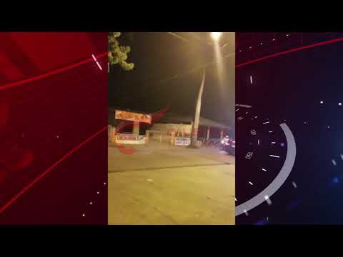 Joven baila desnudo encima de un carro en San Juan